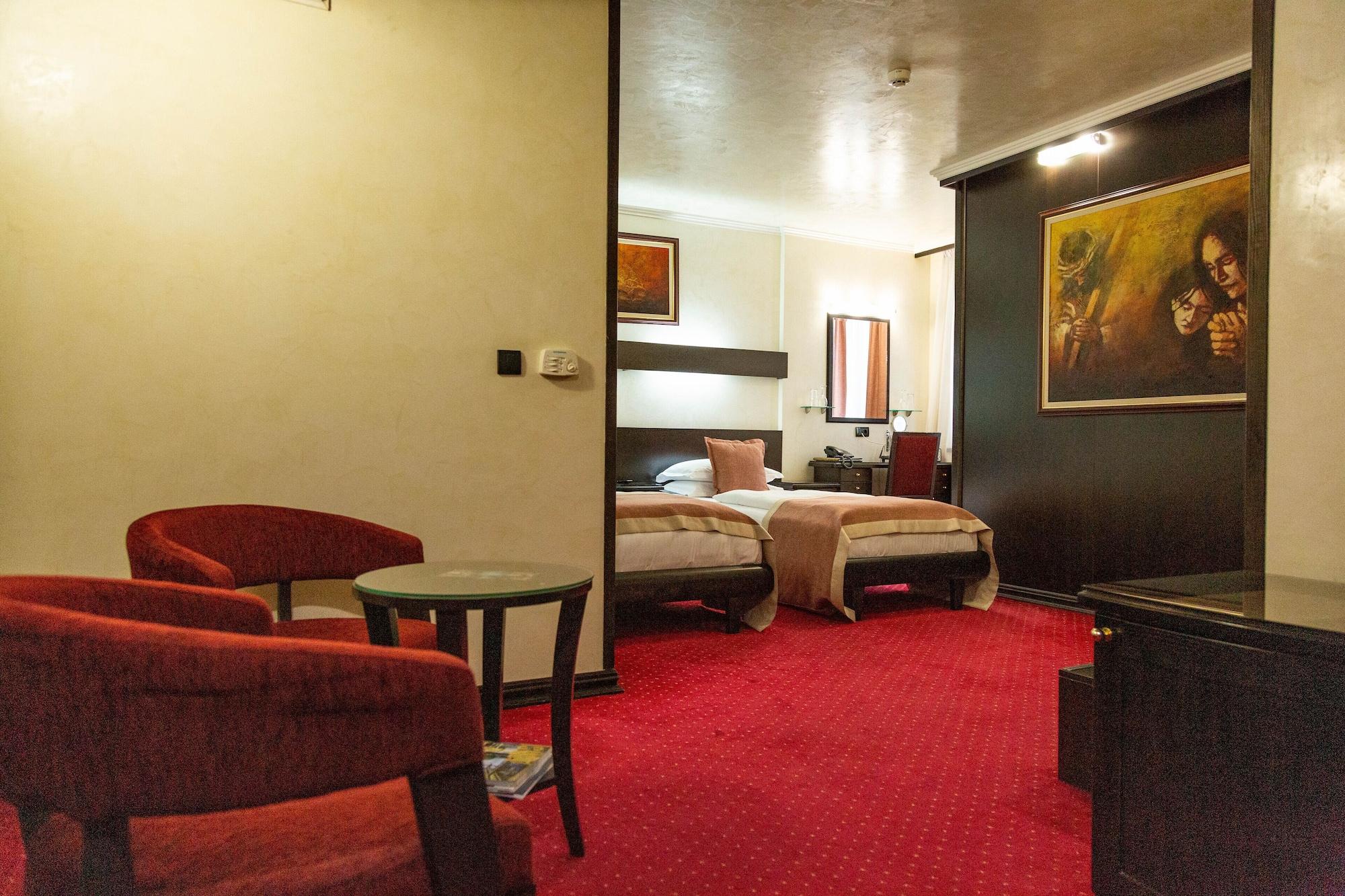 Prezident Hotel Novi Sad Exterior foto A room at the hotel