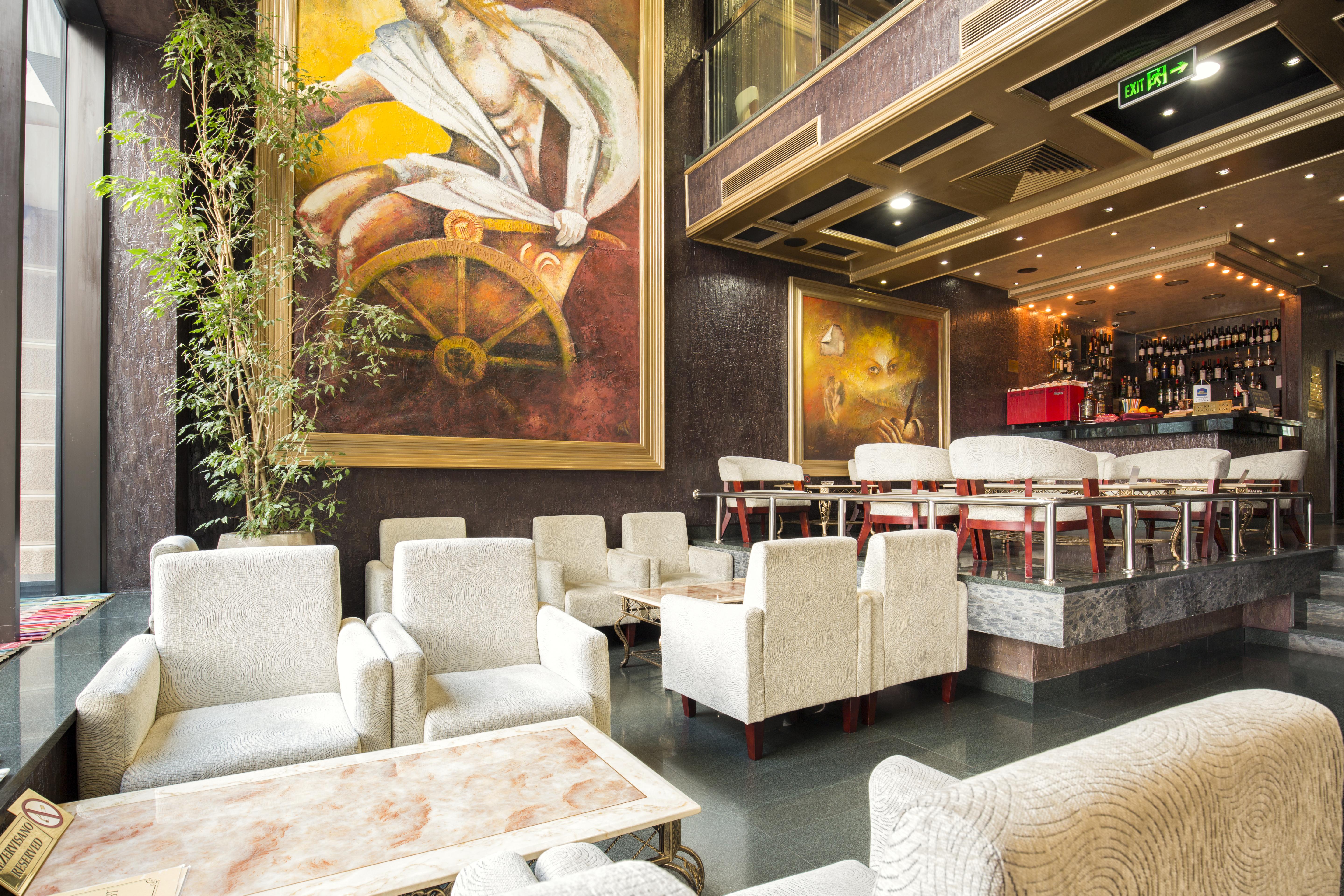 Prezident Hotel Novi Sad Exterior foto Interior of a typical Starbucks in China